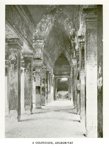 15_a_colonnade_angkor-vat
